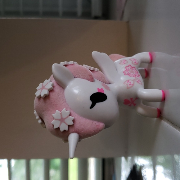 Tokidoki Unicorno Series 6 collectible vinyl figure - Hanako - Picture 4 of 4